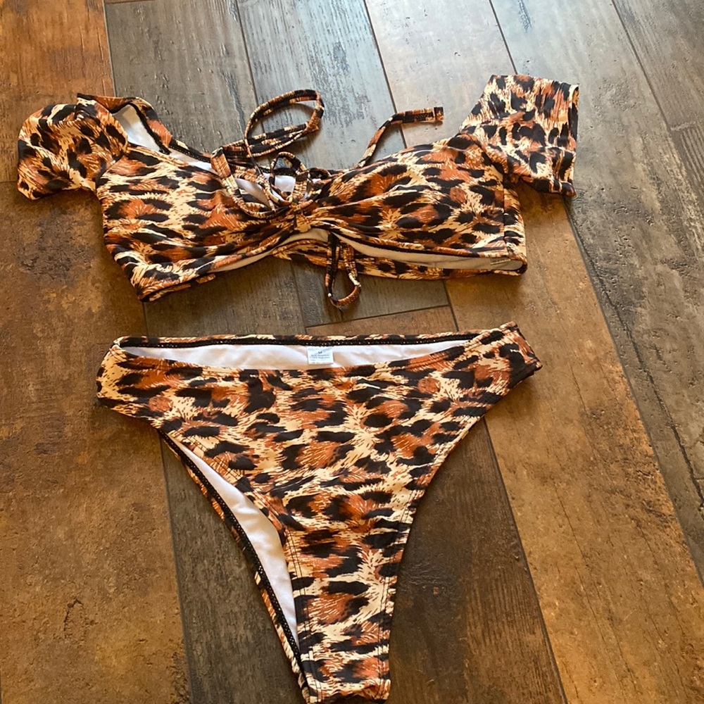 Medium cheetah bikini with removal padding